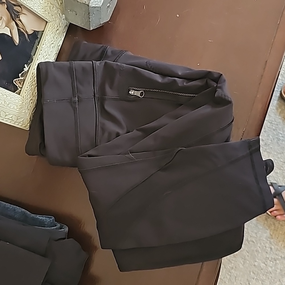 Lululemon mesh and zipper 7/8 pant